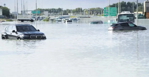 Dubai ve Umman, sulara teslim oldu! Lüks araçlar battı