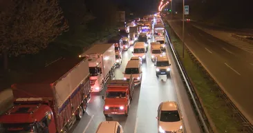 Yasağın ardından o bölgede kilometrelerce kuyruk oluştu!