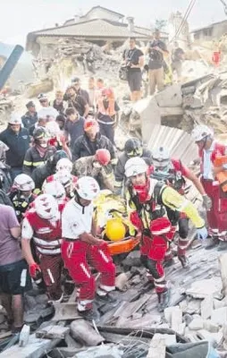 Deprem yıktı geçti