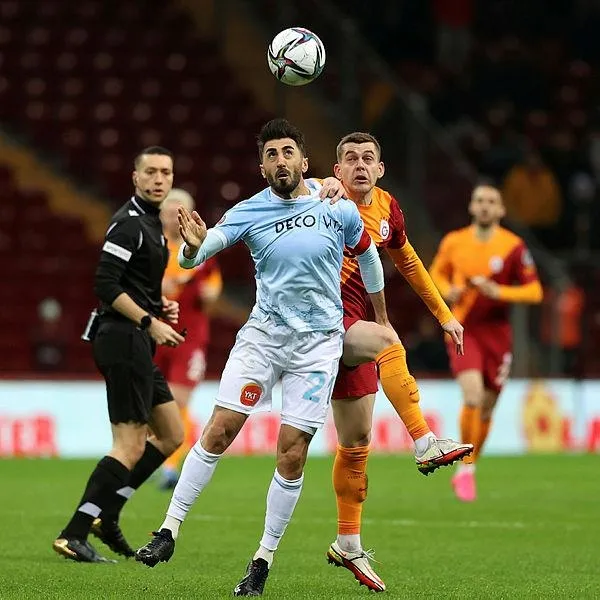 galatasarayin-galibiyet-hasreti-devam-ediyor-taraftar-isyan-bayragini-acti-1639865366762.jpeg Galatasaray'ın galibiyet hasreti devam ediyor! Taraftar isyan bayrağını açtı-2