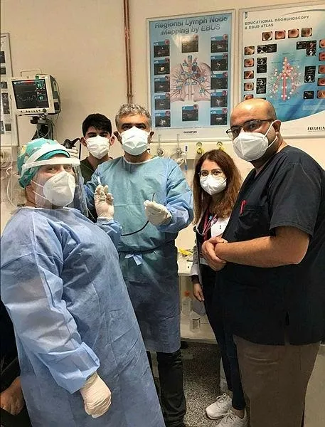 oksuruk-sikayetiyle-gitti-akcigerinden-cikan-soke-etti-doktorlar-bile-saskin-1633017116372.jpeg Öksürük şikayetiyle gitti, akciğerinden çıkan şoke etti! Doktorlar bile şaşkın...-2