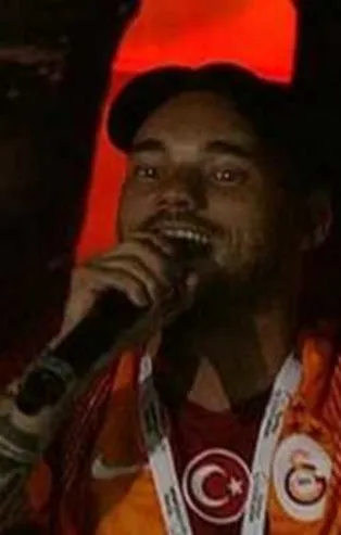 Galatasaray Teknik Direktörü olmayı kafasına koyan Wesley Sneijder'in kitabında 'Fener Ağlama' deayı