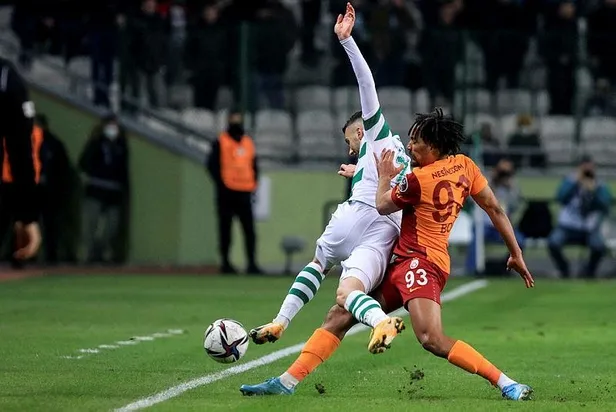 Özel haber... Galatasaray'da Barcelona maçı öncesi Omar Elabdellaoui pişmanlığı-8