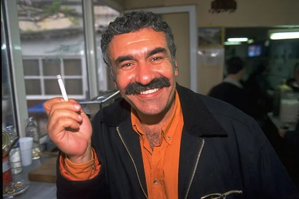 maden-suyu-elinden-dusmuyordu-kurtlar-vadisinin-seyfo-dayisi-nihat-nikerel-hakkindaki-o-gercek-saskina-cevirdi-1621454219094.jpeg Bir dönem fenomendi! Kurtlar Vadisi'nin 'Seyfo Dayı'sı Nihat Nikerel hakkındaki o gerçek hayrete düşürdü-6