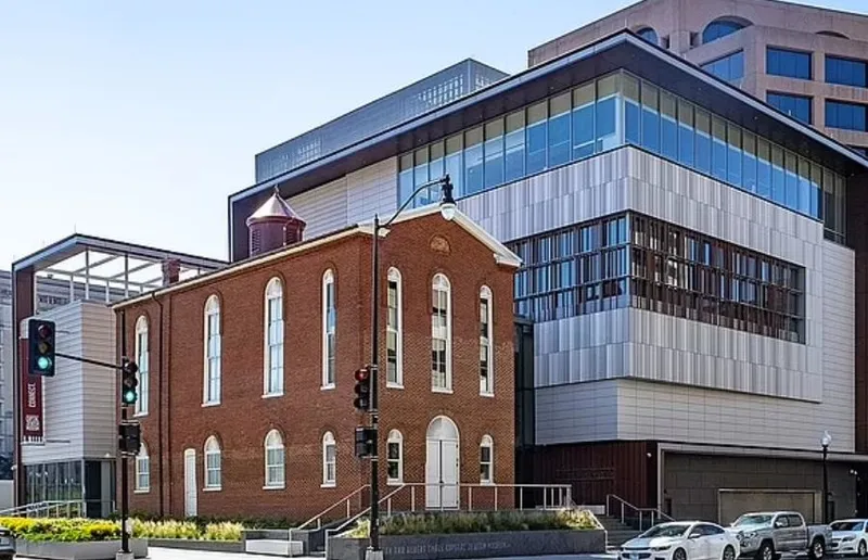 son-dakika-abdde-2-israilli-diplomat-olduruldu-donal-trumptan-aciklama-var-1747889640335.jpeg Amerikan Yahudi Komitesi Çarşamba akşamı müzede (resimde) Genç Diplomatlar etkinliğine ev sahipliği yapıyordu.