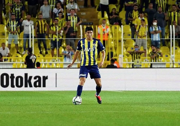 21 futbolcu ile yollar ayrıldı, 9 ismi kadrosuna kattı! Fenerbahçe transferi 9 hamleyle tamamladı-4