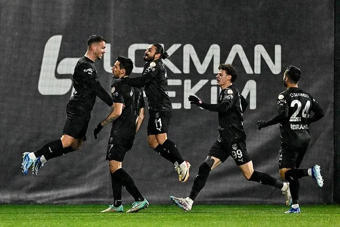 besiktas-deplasmanda-pendikspora-maglup-oldu-iste-macta-yasananlar-1705773391852.jpeg Beşiktaş deplasmanda Pendikspor'a mağlup oldu! İşte maçta yaşananlar...-7