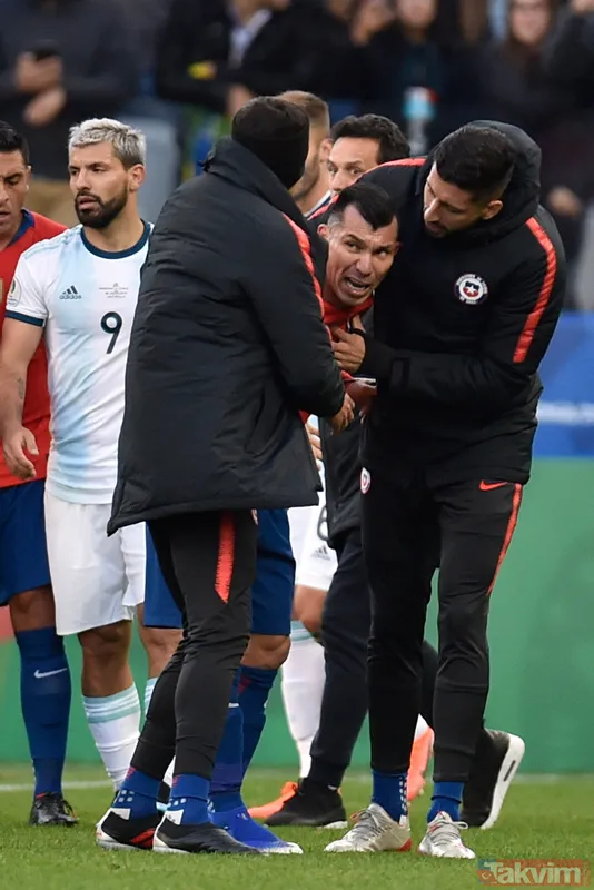 Messi ve Medel fena kapıştı! Kırmızı kartlar havada uçuştu - 14