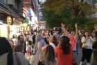 Çankaya'da klip çekimi sırasında binadan para atıldı: Yere saçılan paralar sebebiyle kalabalık oluştu