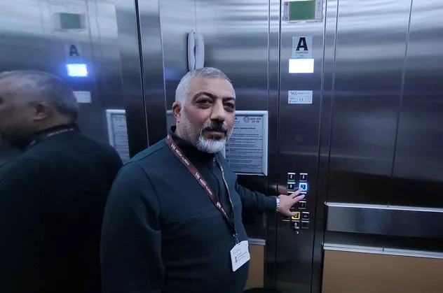 16 yıldır her gün hayatının 9 saati 2 metrekarelik asansörde geçiyor