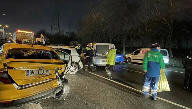 Son dakika: Esenler'de aynı noktada iki kaza! 7 araç birbirine girdi: 4 yaralı-4
