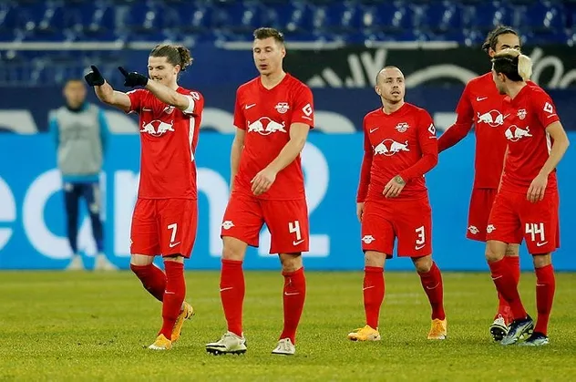 Bundesliga'da Leipzig 3 puanı 3 golle aldı