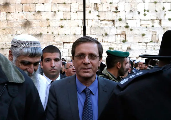 son-dakika-israil-cumhurbaskani-baskani-isaac-herzog-turkiyeye-geliyor-baskan-recep-tayyip-erdogan-kulliyede-t-1646802842664.jpg SON DAKİKA: İsrail Cumhurbaşkanı Isaac Herzog Türkiye'ye geldi Herzog'dan ziyaret öncesi barış ve işbirliği mesajları-4