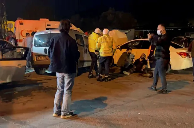 Arnavutköy'de feci kaza: 3 yaralı