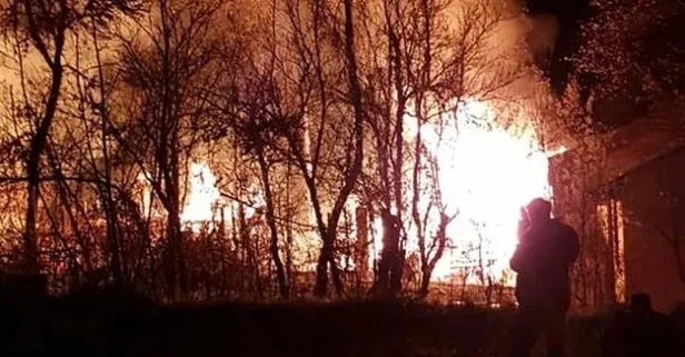 Kastamonu’nun Pınarbaşı ilçesinde yangın: 3 ev alevlere teslim oldu, 2 kişi hayatını kaybetti
