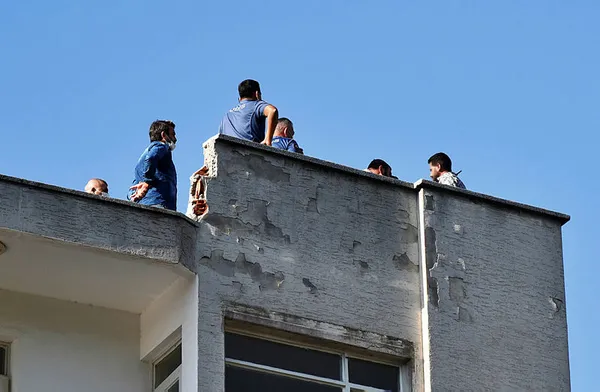1605001318026.jpg Bir annenin en zor anları! İntihar etmek isteyen oğlunu görünce...-2