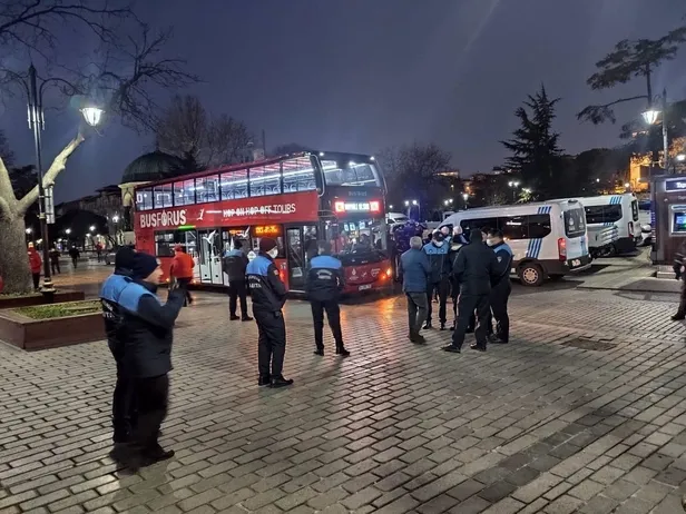 CHP'li İBB’nin otobüsünde alkol tüketiminin yasak olduğu Sultanahmet Meydanı'nda alkol skandalı-5