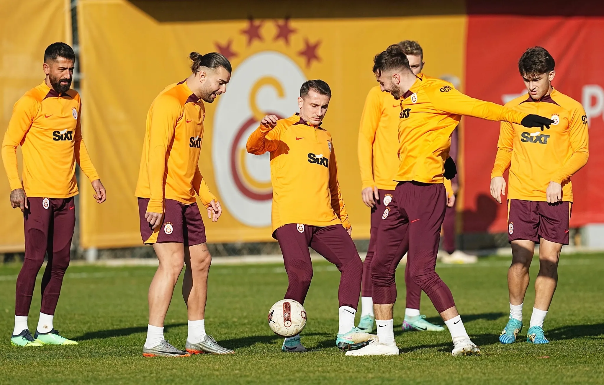 Galatasaray kimya bozacak! Fenerbahçe'nin eski yıldızı Atilla Szalai geliyor - 16