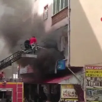 Gümüşhane’de 2 katlı mağazada korkutan yangın