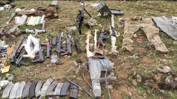 son-dakika-pence-kilit-harekatinda-yeni-goruntuler-komandolar-inlerini-basiyor-1650446060821.jpg Son dakika: Pençe-Kilit Harekatı'nda yeni görüntüler! Komandolar inlerini basıyor...-7