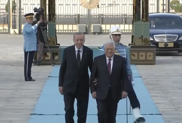 son-dakika-filistin-devlet-baskani-ankarada-baskan-erdogandan-resmi-torenle-karsilama-1661268894098.jpeg