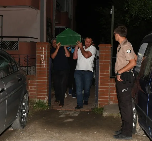 Çanakkale'de cinnet getiren koca, eşini ve oğlunu öldürdü-4