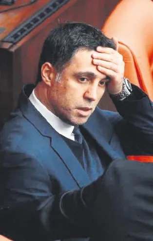 Kırmızı Bülten'le aranan FETÖ'cü Hakan Şükür: En yakınlarım dolandırdı bittim