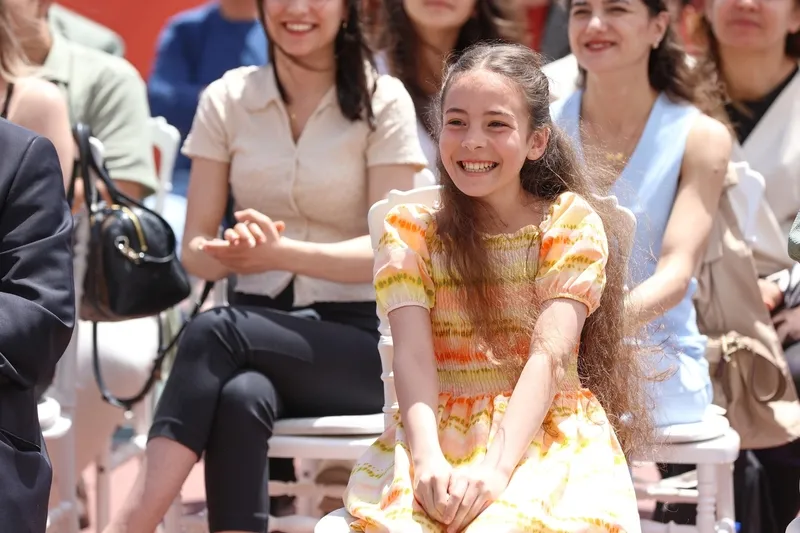 kardeslerim-131-bolumde-neler-yasanacak-ataman-kolejinde-mezuniyet-heyecani-1717144999452.jpg Kardeşlerim 131. bölümde neler yaşanacak? Ataman Koleji’nde mezuniyet heyecanı...-2