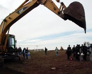 HDP’li belediyede arazilere el koydu