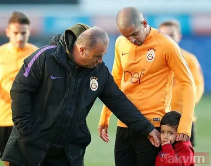 Galatasaray’da iki futbolcu ile yollar ayrılıyor!