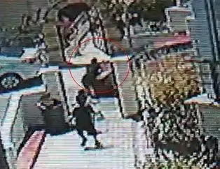Köpekten kaçan çocuğa araba çarptı! Facia ucuz atlatıldı