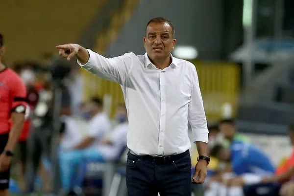fenerbahcede-hocalar-gecici-hasar-kalici-puan-kaybi-30-oldu-1641975537633.jpg Fenerbahçe'de hocalar geçici hasar kalıcı! Puan kaybı 30 oldu-4