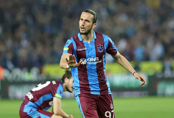 yusuf-yazici-trabzonspor-icin-yola-cikti-iste-ucaktan-ilk-fotograflar-1662110031086.jpg