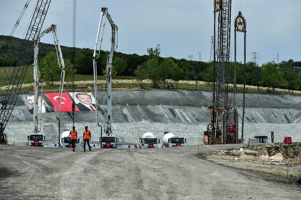 baskan-erdogan-kutuphane-soylesilerinde-elimizde-tek-imkan-vardi-o-da-kanal-istanbul-1625248362224.jpg Başkan Erdoğan, Kütüphane Söyleşileri'nde: Elimizde tek imkan vardı, o da Kanal İstanbul-5