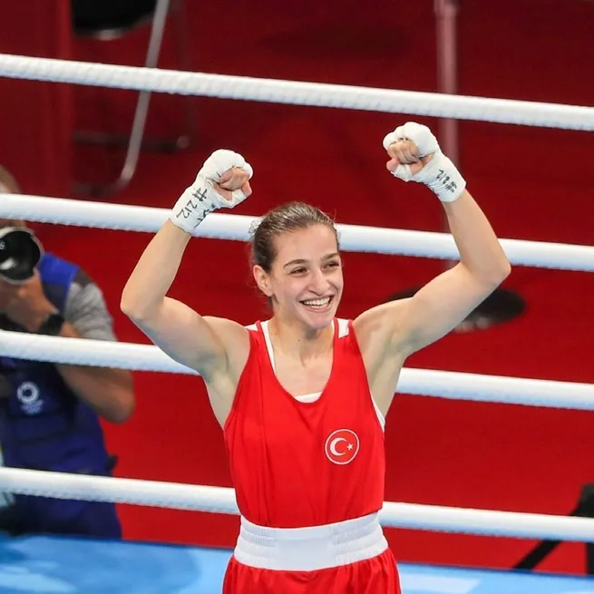 Buse Naz Çakıroğlu çeyrek finalde