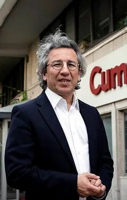 Almanya'dan Can Dündar'a pasaport!