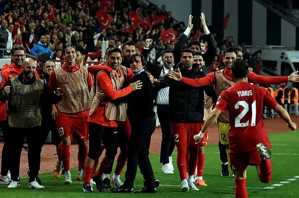1697407232920.jpeg Vincenzo Montella'dan galibiyet sonrası mutluluk sözleri! "Bu takımın başında olmaktan dolayı gurur duyuyorum"-7