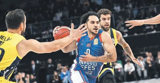 Derbi nefes kesti! Anadolu Efes, Fenerbahçe Beko'yu devirdi