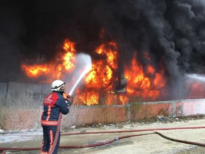 Bayrampaşa’da plastik fabrikasında yangın