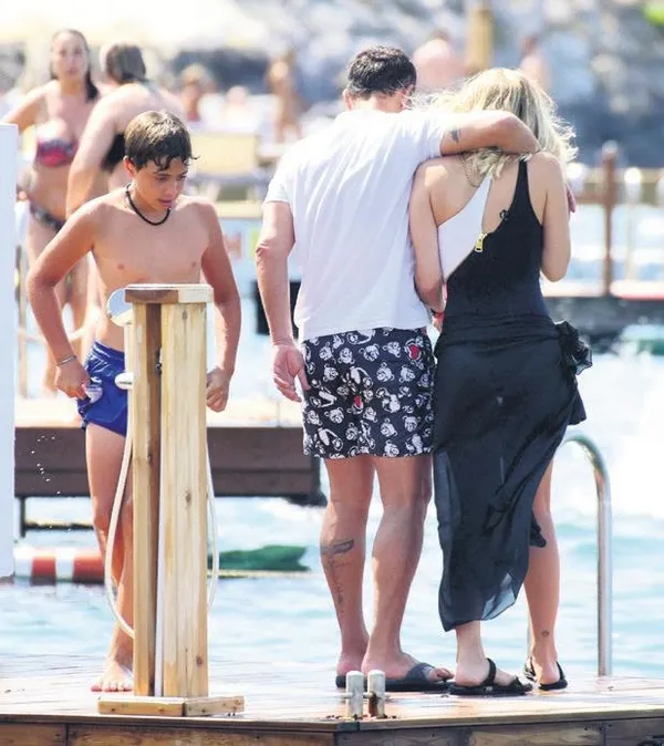 1630789212334.jpeg Emina Jahovic eski eşi Mustafa Sandal’ın yeni sevgilisine yakalandı! Melis Sütşurup’u takibe aldı yakayı ele verdi-6