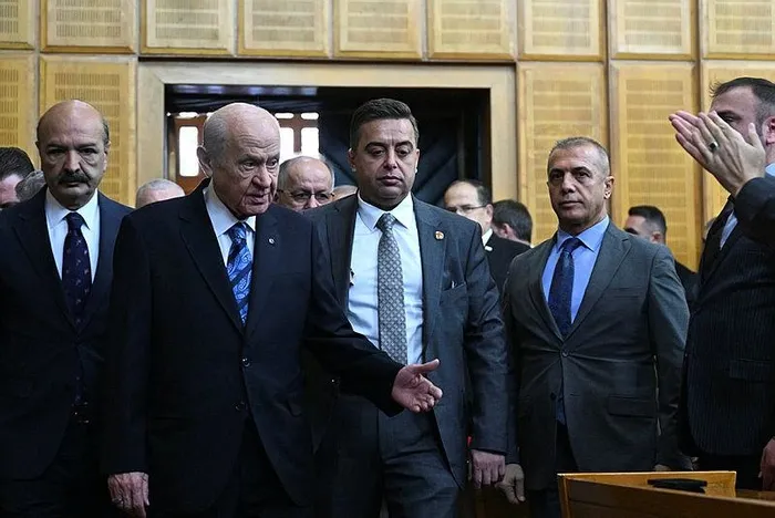 devlet-bahceliden-ozgur-ozele-sert-sozler-hedep-demek-chp-demektir-fona-dolar-yatiran-unlu-simalar-filistin-me-1701173192295.jpeg Devlet Bahçeli'den Özgür Özel'e sert sözler: HEDEP demek CHP demektir | Fona dolar yatıran ünlü simalar | Filistin mesajı-4