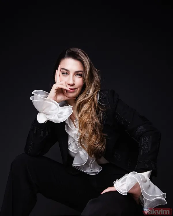 İçimizdeki Ateş'in Tülin'i Ceren Benderlioğlu’ndan bikinili paylaşım! Şezlong paylaşımı ortalığı salladı! EDHO’nun Ömür’üydü... - 1