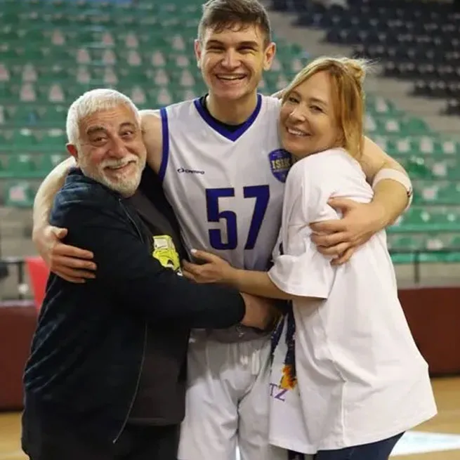 Perihan Savaş ve İbrahim Tatlıses’in gözlerden uzak büyüttüğü kızına bakın: Çok naif ve zarif - 6