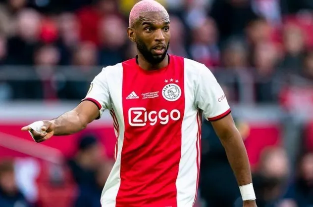 Ryan Babel'in forma giydiği Ajax'ta koronavirüs depremi! Karantinaya alındılar