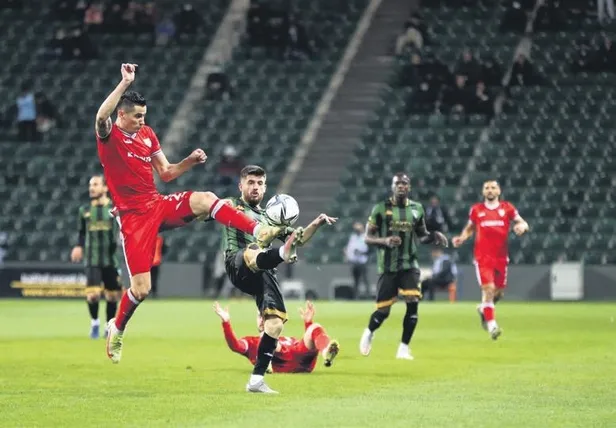 ulkemizi-kisa-mesafe-surat-pateninde-temsil-eden-furkan-akar-olimpiyat-tarihimizde-bir-ilke-imza-atti-1644273152918.jpeg Ülkemizi kısa mesafe sürat pateninde temsil eden Furkan Akar olimpiyat tarihimizde bir ilke imza attı-16