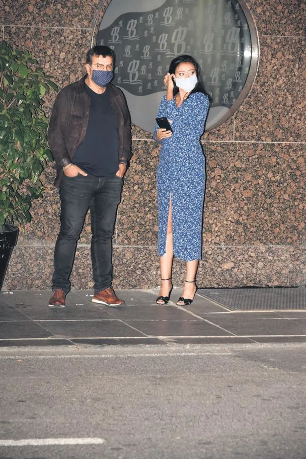 unlu-ressam-ahmet-gunestekinin-capkinlik-gecesi-1601071379349.jpeg Ünlü ressam Ahmet Güneştekin'in çapkınlık gecesi-1