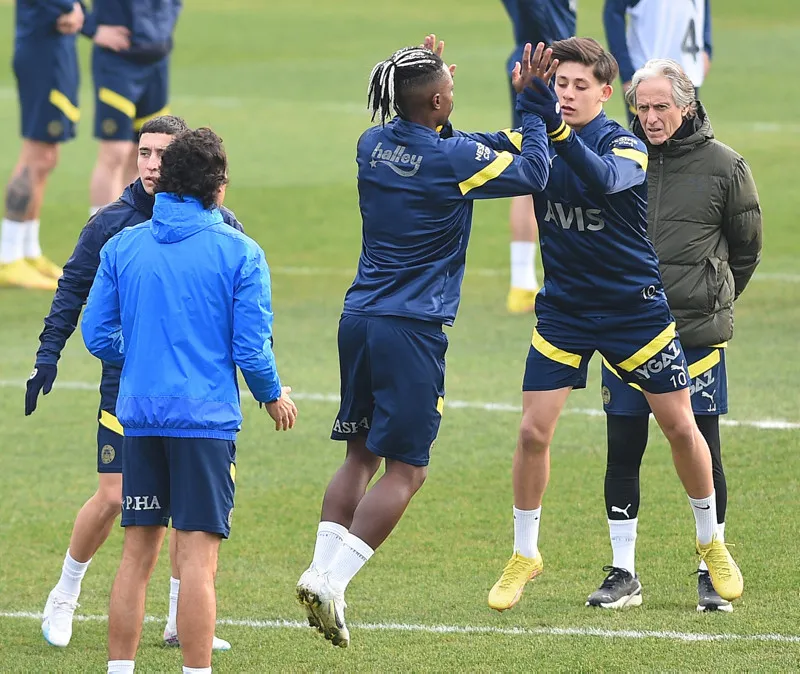 Fenerbahçe'de Ali Koç'a Zaniolo tepkisi! İşte o yorumlar - 4