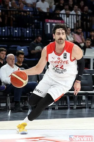 11 yaş küçük sevgilisiyle aşka geldi! İrem Sak’ın denizde romantik anları! Furkan Korkmaz ile bakın nasıl görüntülendi - 6