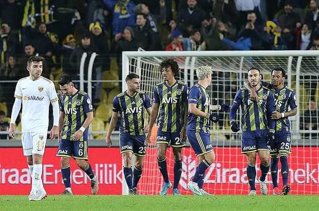 Kanarya sürprize izin vermedi! MAÇ SONUCU: Fenerbahçe 2-0 Kayserispor ÖZET İZLE