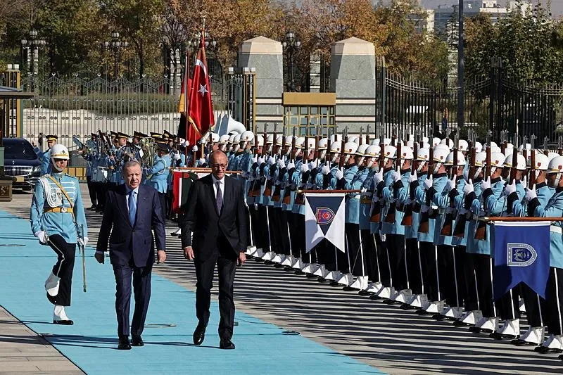 Başkan Erdoğan, Almanya Başbakanı Merz'i resmi törenle karşıladı. (Reuters)